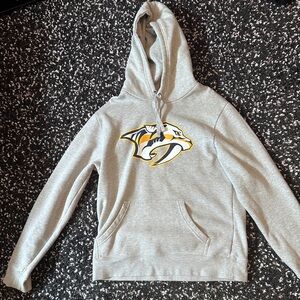 Men's Antigua Heathered Gray Nashville Predators Logo Victory Pullover Hoodie